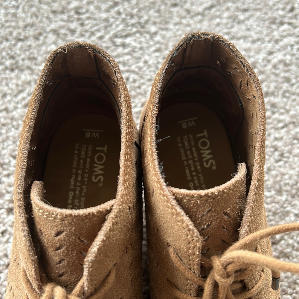 toms shoes wedges suede